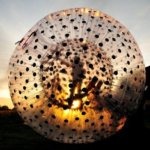 Zorbing, kula sferyczna - atrakcja na pikniki firmowe, imprezy urodzinowe i wieczory kawalerskie i panieńskie.