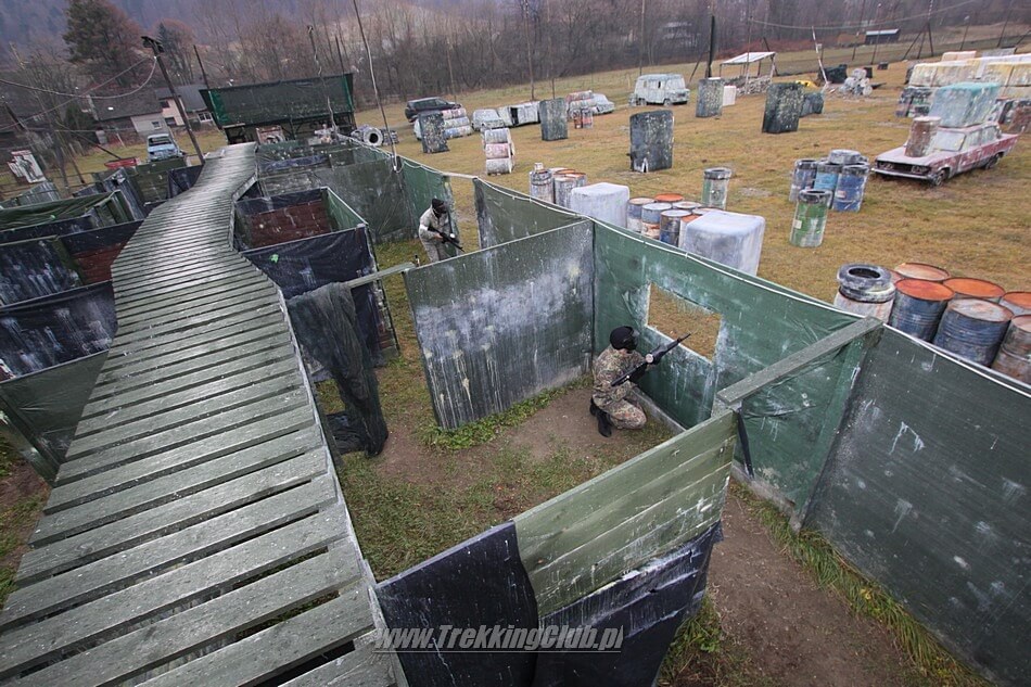 Paintball Ustroń - poligon paintballowy w Ustroniu, u stóp Czantorii. 