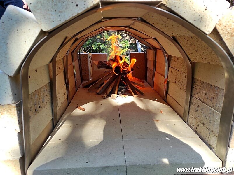 imprezy integracyjne - budowanie pieca do pizzy i wspólne gotowanie